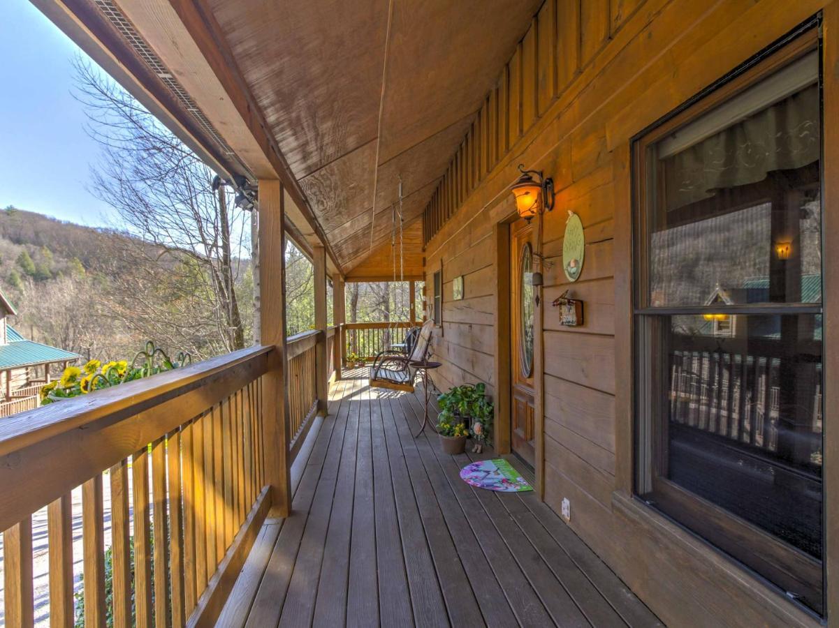 Cozy Nest Gatlinburg Cabin With Porch And Jacuzzi! Villa ภายนอก รูปภาพ