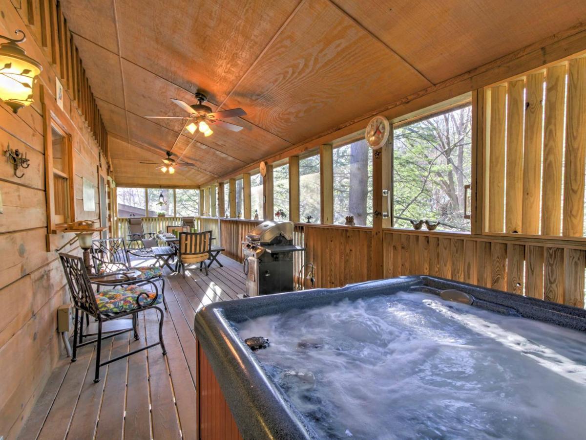 Cozy Nest Gatlinburg Cabin With Porch And Jacuzzi! Villa ภายนอก รูปภาพ