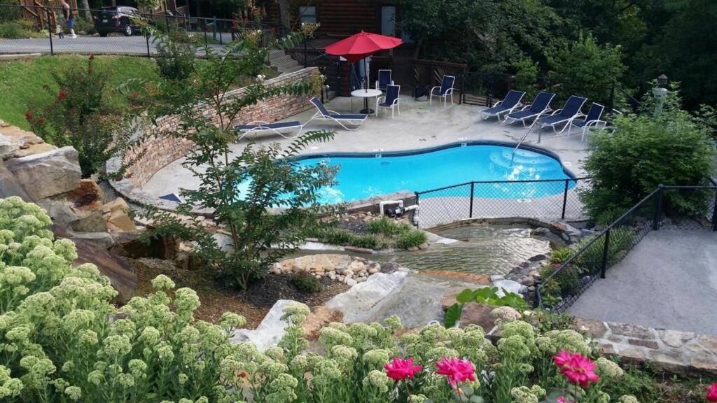 Cozy Nest Gatlinburg Cabin With Porch And Jacuzzi! Villa ภายนอก รูปภาพ